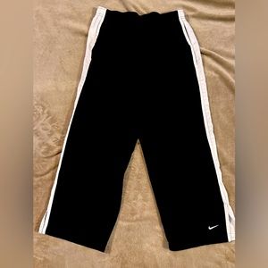 Nike women’s athletic capris